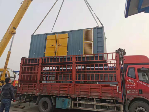 阿克塞如何根据测量要求选择合适的电压表量程？