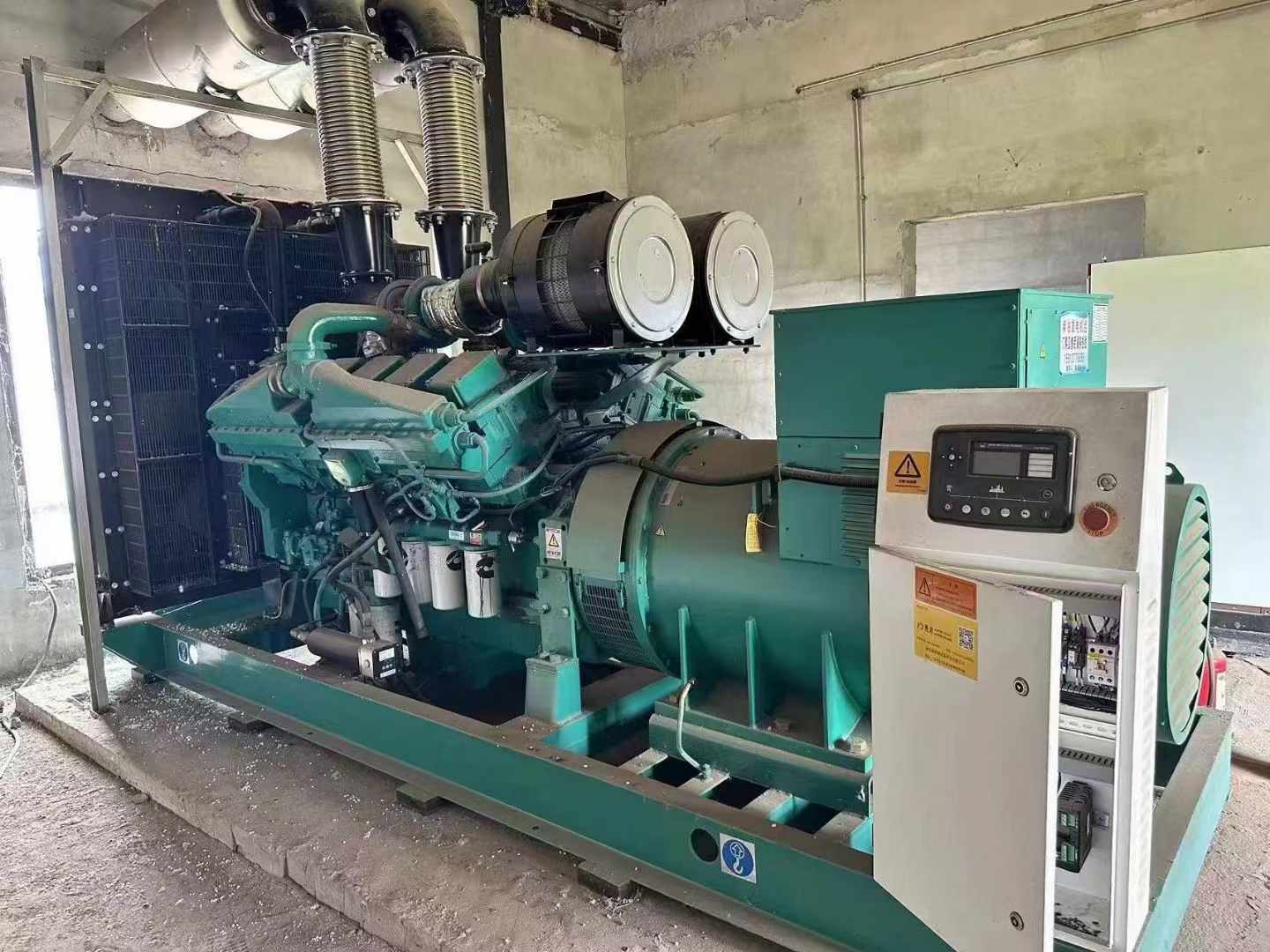 阿克塞无功补偿装置的性能评估需要考虑哪些因素？