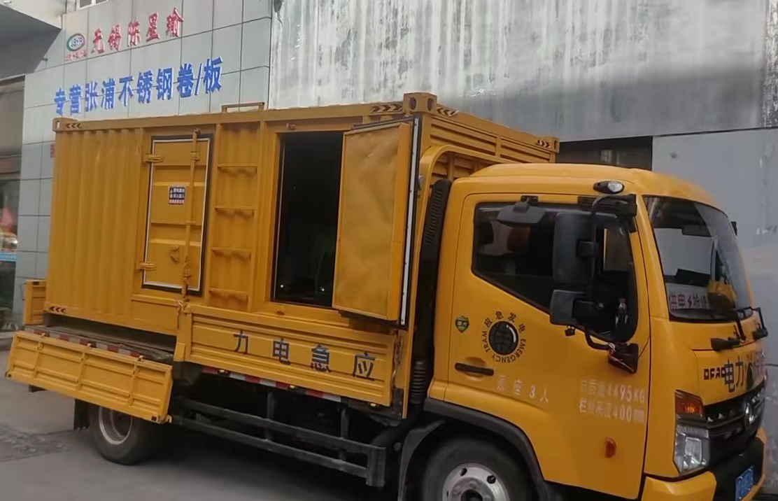 阿克塞柴油发电机组负载测试时应如何监控机组的运行状态？