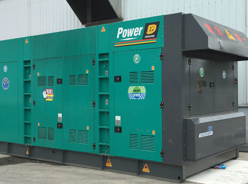 阿克塞升级发电机组的过程中需要注意哪些安全事项？