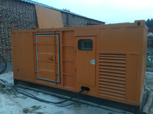 阿克塞发电机组长期使用中，电缆线的敷设路径有哪些要求？